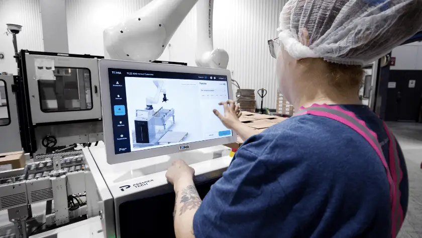 toma cobot palletizer hmi in action