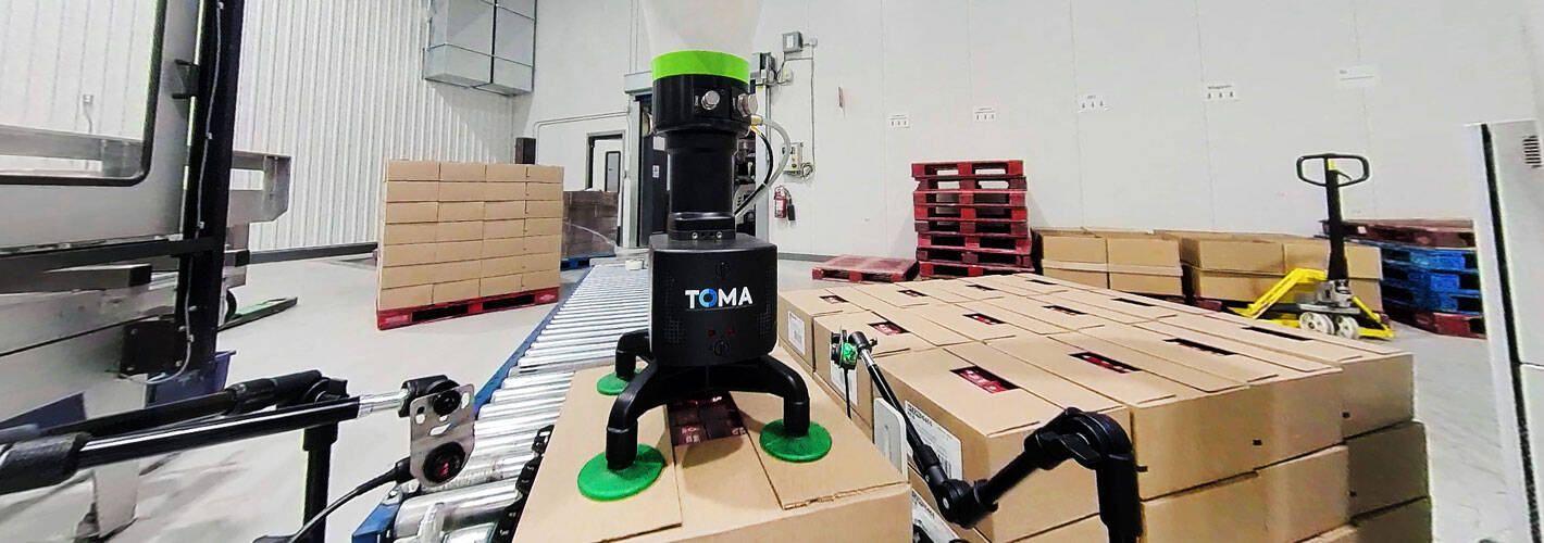 TOMA palletizer placing a box on a pallet